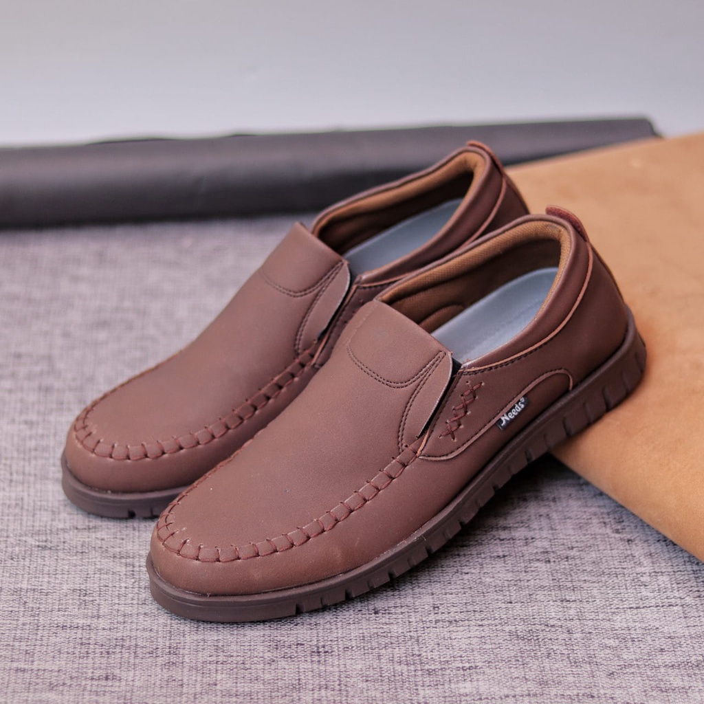 BLENO Sepatu Kasual Casual Slip On Pria Kulit Sintetik Anti Slip Simple Murah Original