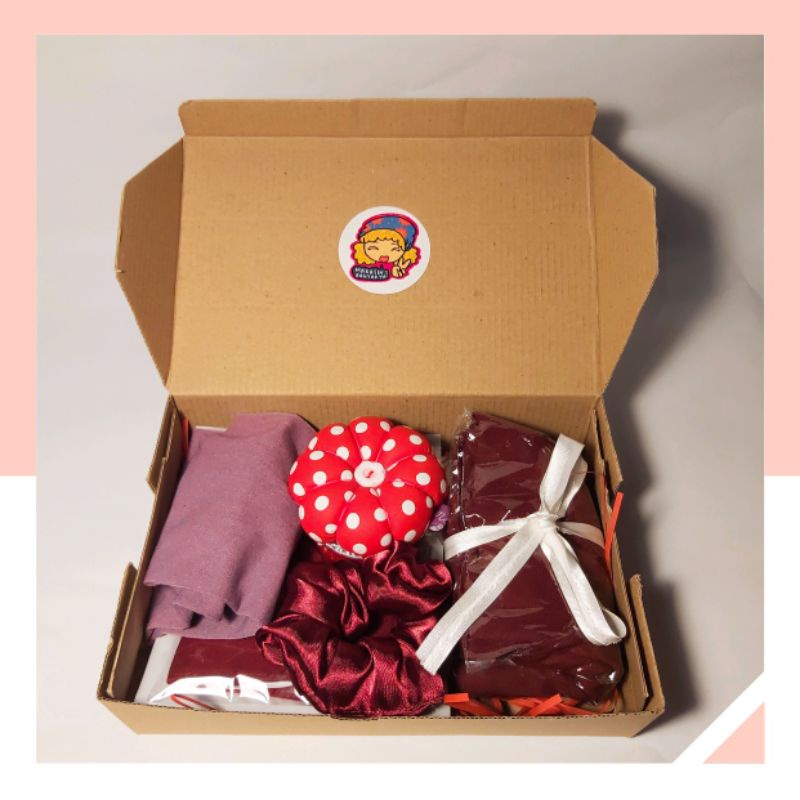 

HAMPERS SET HIJAB GIFTBOX KADO ULANG TAHUN/ GRADUATION
