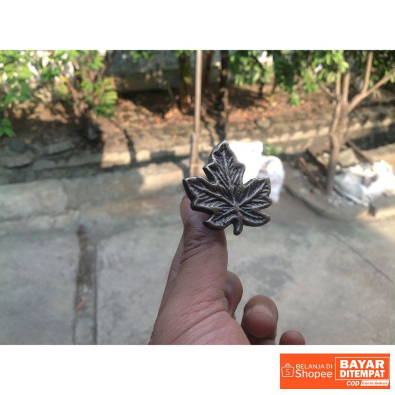 knob / tarikan laci kuningan antik motif daun Termurah