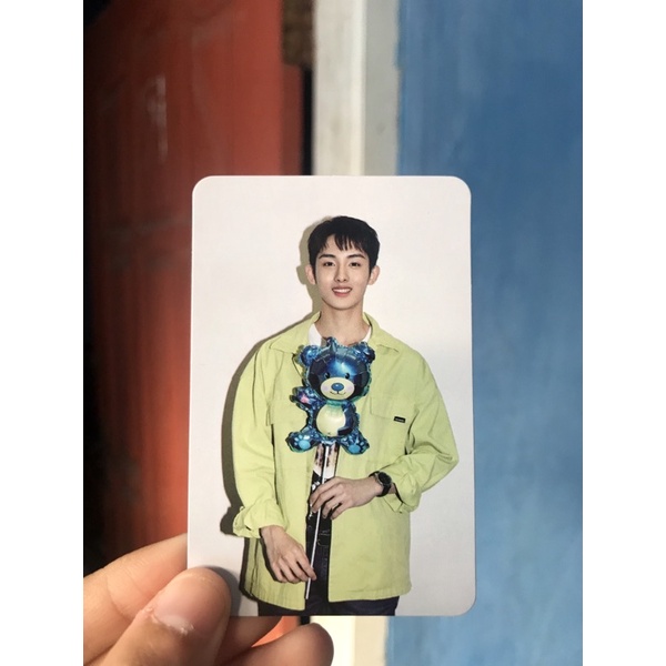 (BOOKED) PC Winwin fansign owhat pegang balon