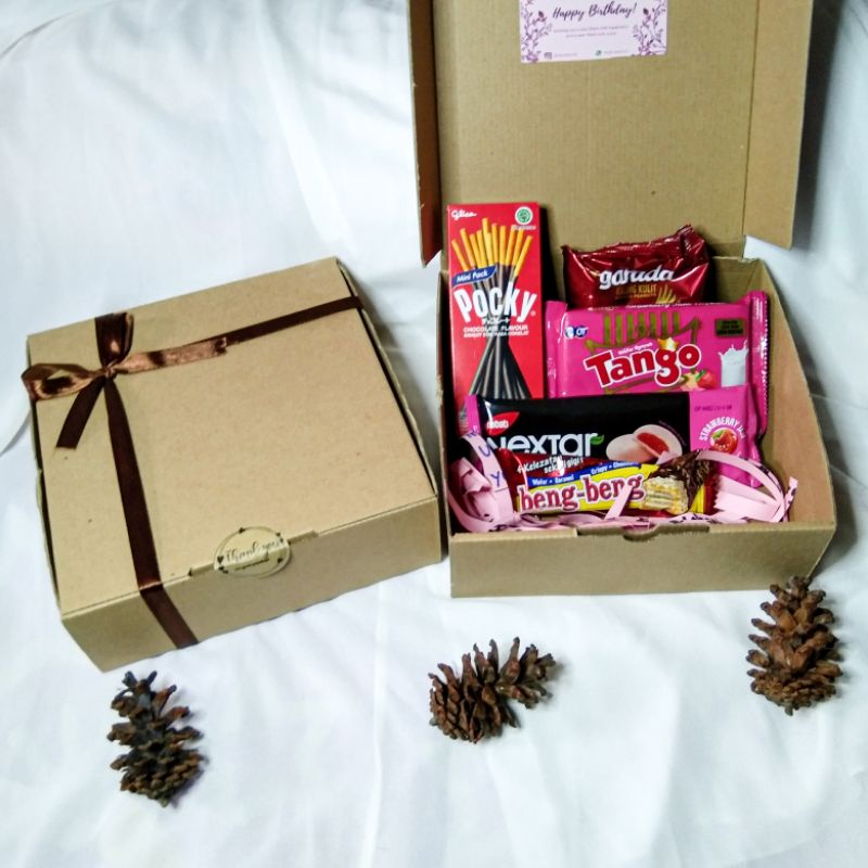 

Hampers snack / gift box snack / kado ulang tahun