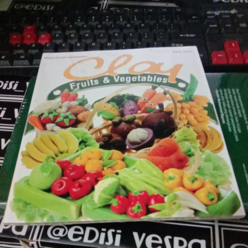 

BUKU CLAY FRUITS & VEGETABLES MONICA HARIJATI HARIBOENTORO ORIGINAL
