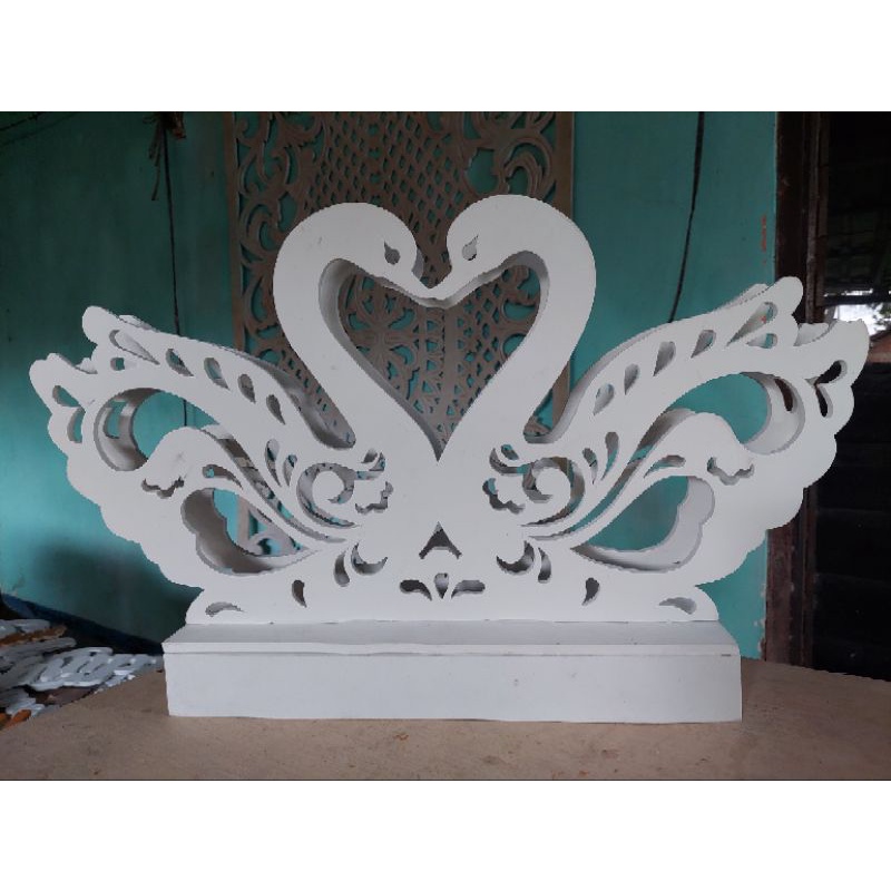 angsa spon karet cocok untuk dekorasi taman pelaminan