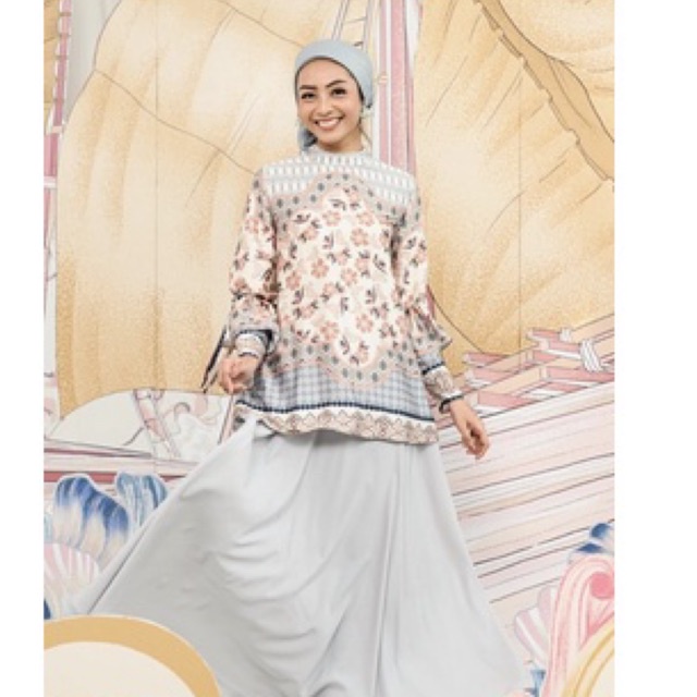 Sacha Blouse Wearing Klamby