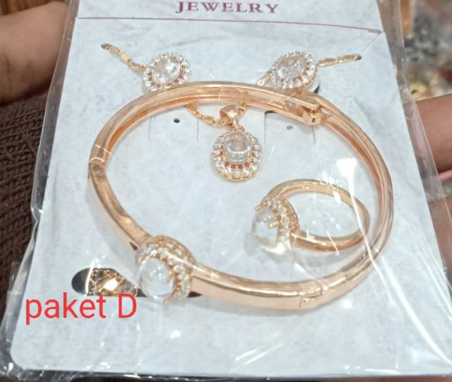 Xuping set wanita dewasa (kalung+gelang+anting+cincin) lapis emas dgn mata zircon