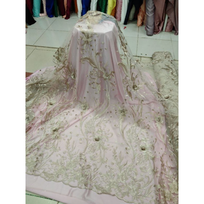 KAIN TULLE BORDIR.3D.BAHAN METERAN KAIN TULE MOTIF TILE KEBAYA SERAGAMAN KELUARGA