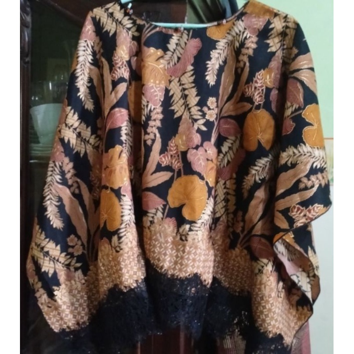 Atasan Luire by Raden Sirait