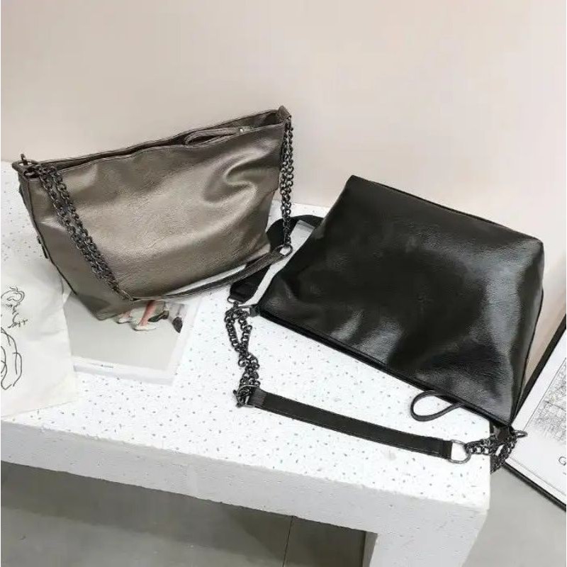 

Kode: ELJ 5371IDR : 145 rb Bahan : Kulit PU ukuran: 26 x 38 x 13 cm Warna :Black,Bronze