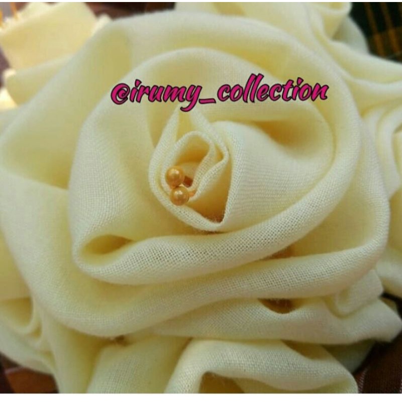 packing bouquet hijab