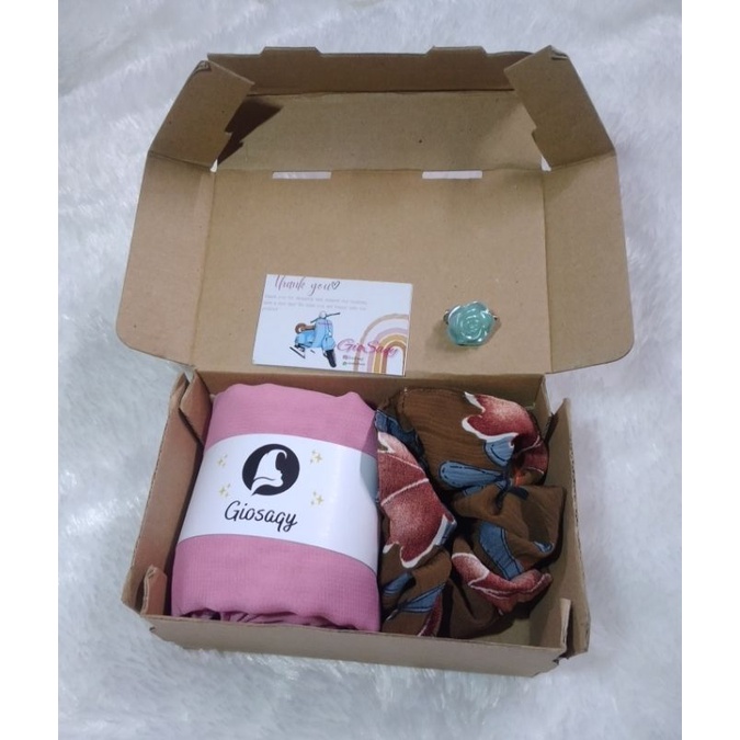 kado hampers/hampers hijab