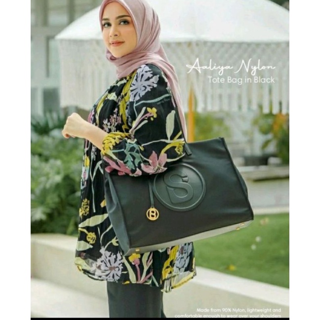 the Aaliya nylon Tote bag black buttonscarves
