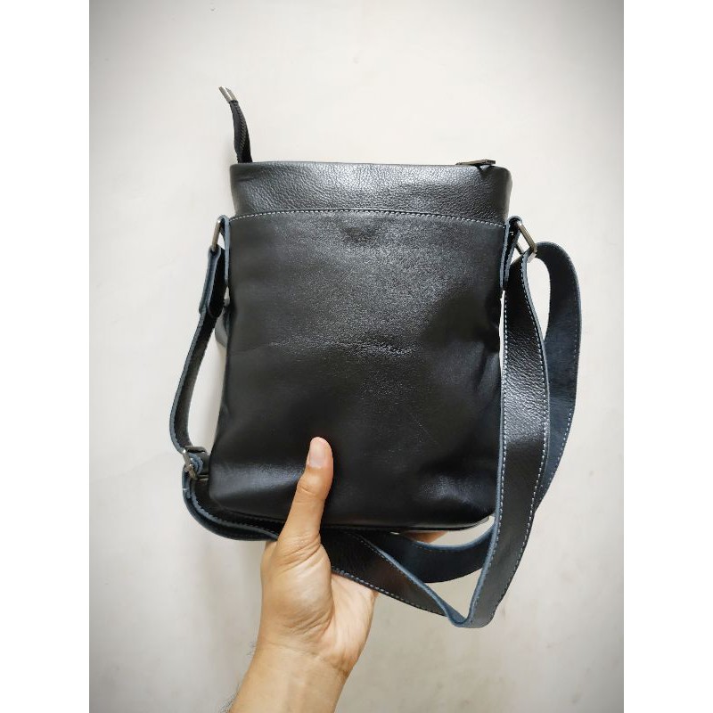 Tas Selempang Pria Kulit Asli Keren Dan Elegan