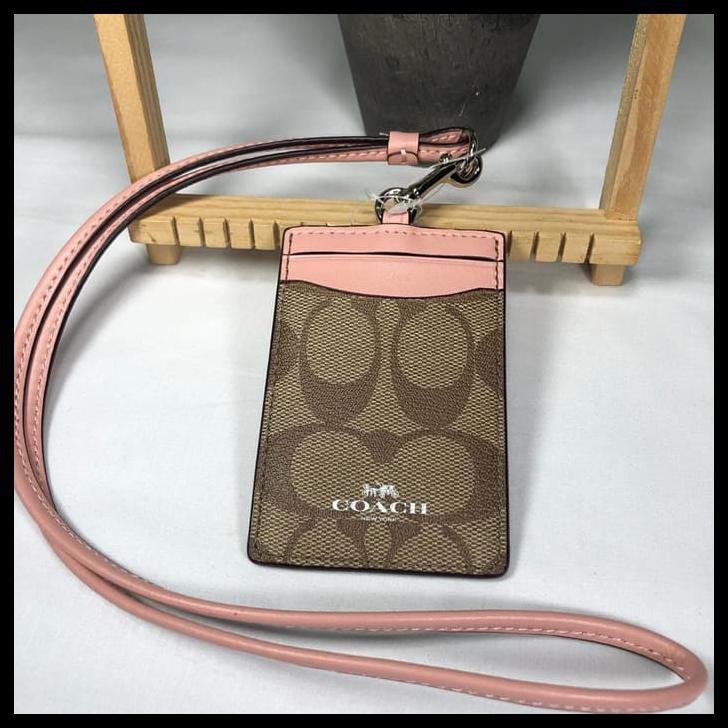 

Dompet Id Card Coach Original - Coach Lanyard Signature Petal Mu// Kode Produksi : K1894