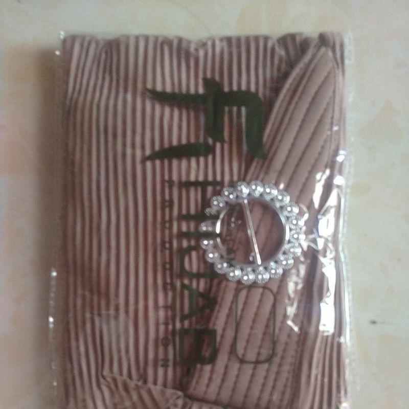 Hijab Instan Bergo Plisket Gotik Gesper Original F1/ Hijab Jersey Plisket/ Jilbab Bergo Pad Plisket-Milo
