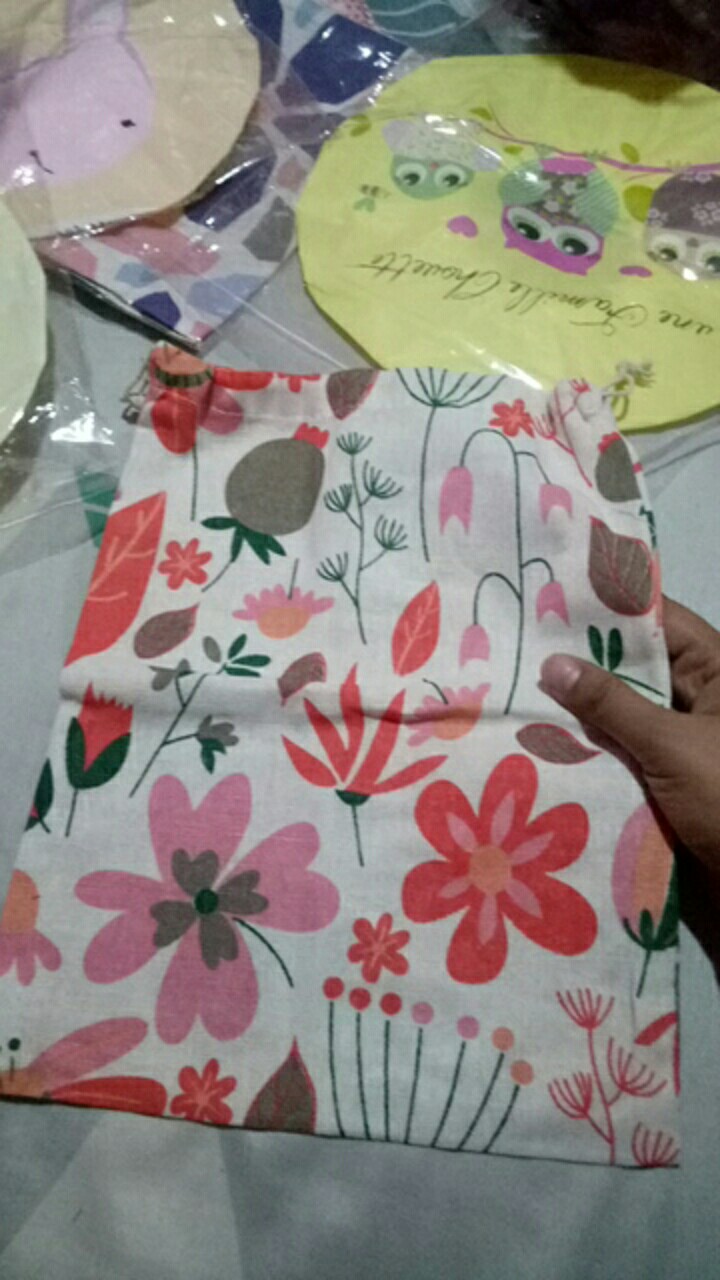 Pouch / Pouch Serut / Souvenir / Serba Guna / Motif Bunga / Binatang / Animal / Eco Friendly Uk. L