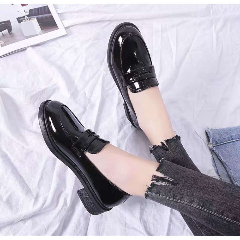 Sepatu Docmart Wanita Kasual Kekinian / Sepatu Kulit Wanita Hitam / Sepatu Loafers Wanita Slip on Korea Terbaru / Sepatu Docmart Meysha / Bisa Cod