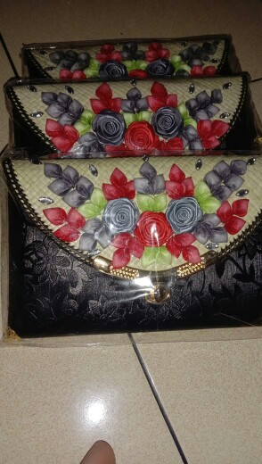 Full Bunga Kunci Putar Aira Merah Dan Hitam