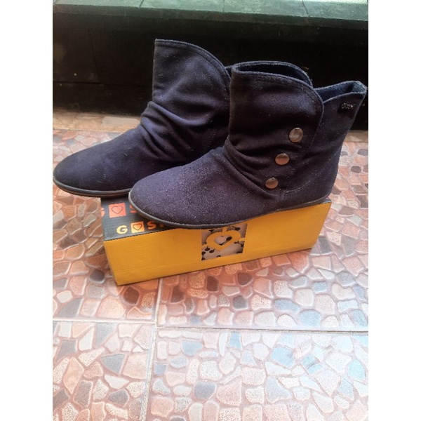 Preloved Sepatu Boots Gosh