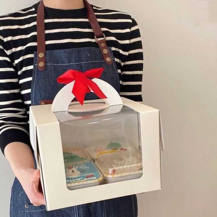 

Gable Box Putih / White Cake Box With Window / Kotak Kue Putih Handle / White Paper Cake Box With Window / Box Kertas Putih Kue / Box Kue / Korean Box Cake White / Box Kue Dengan Jendela / Box Hampers