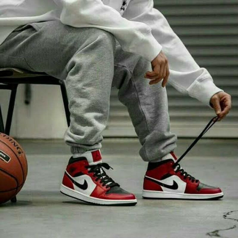 Nike Air Jordan 1 Mid Chicago Toe0