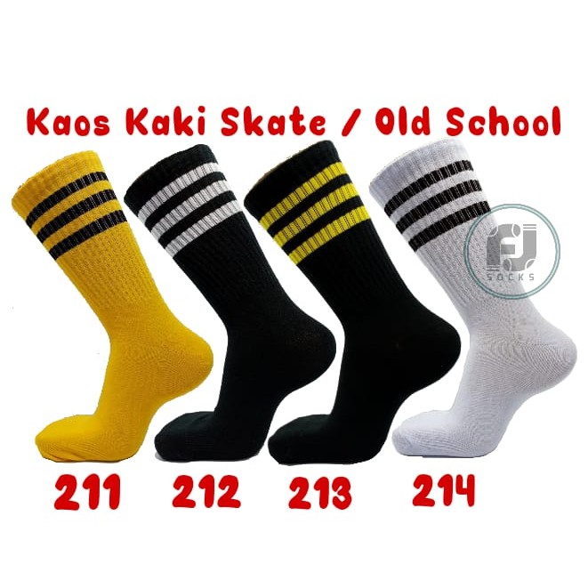 Kaos Kaki Skate/Old School Motif Garis Tiga