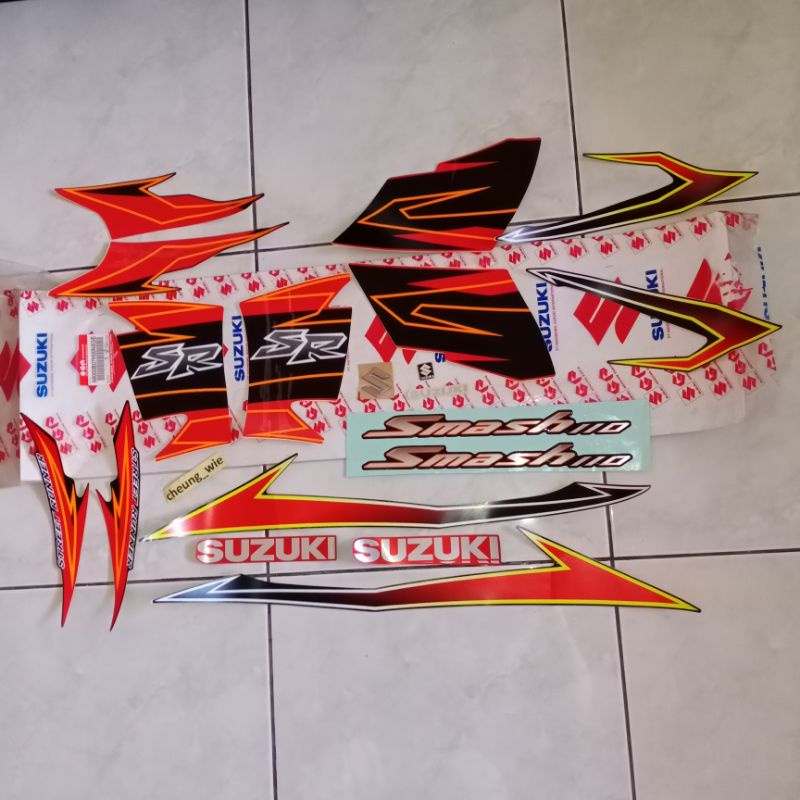 68000B07H00NXGE Lis body stiker striping + emblem suzuki New Smash 110 SR 2007 hitam Panah Ori SGP