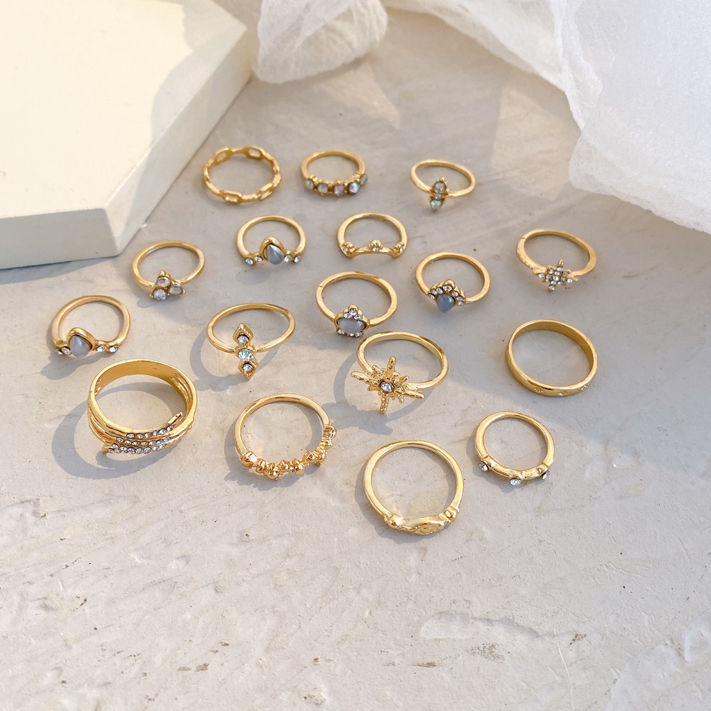 17pcs / Set Cincin Emas Bentuk Hexagram Gaya Vintage Untuk Wanita