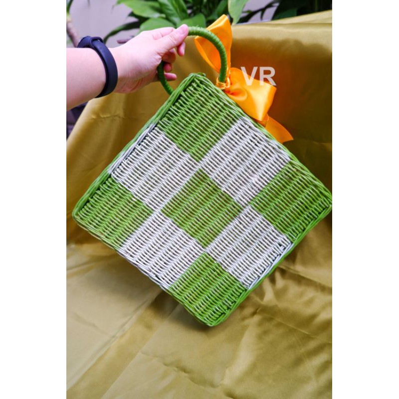 

VR Koper Rotan bentuk unik Ketupat Sayur Parcel Ramadan Hampers Idul Fitri