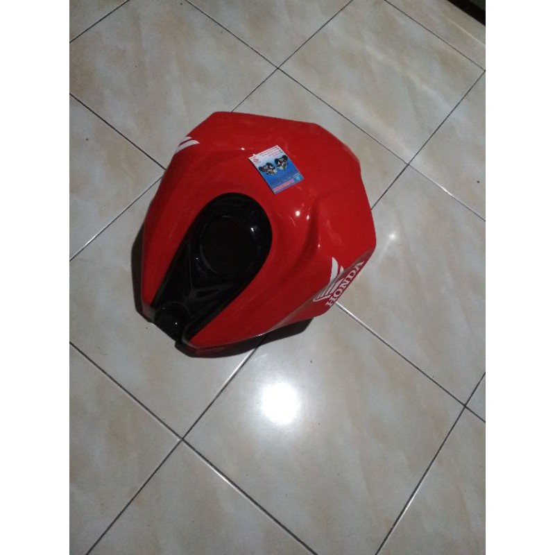 Cover tengki Honda CBR 150 R tahun 2015 Merah list putih modEL CBR