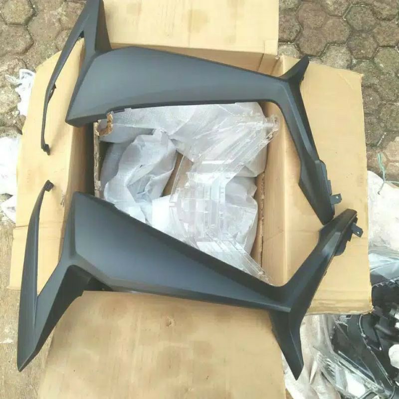 Sayap tebeng Tameng kanan kiri sepasang SUPRA X 125 FI Injeksi original Hitam doff Hitam dop