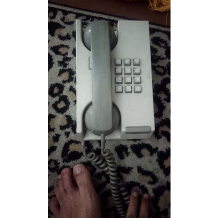 telepon kotak lawas