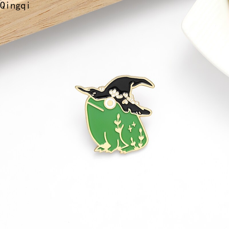 Bros Pin Enamel Desain Kartun Hewan Katak Penyihir Untuk Kerah Pakaian