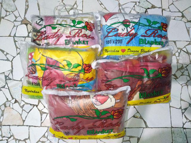 Lady Rose Selimut - Pooh And Friends