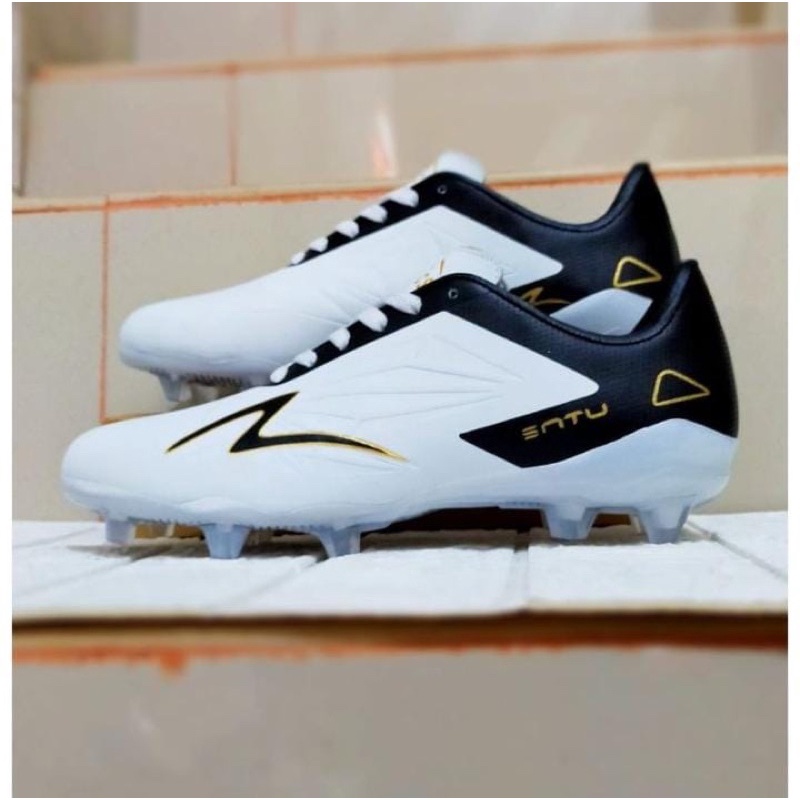 Terbaru Sepatu Bola Specs one model keluaran terbaru ( bisa Cod )