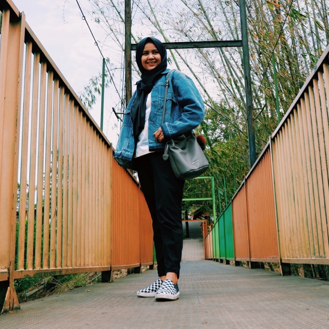 Jaket jeans nevada wanita