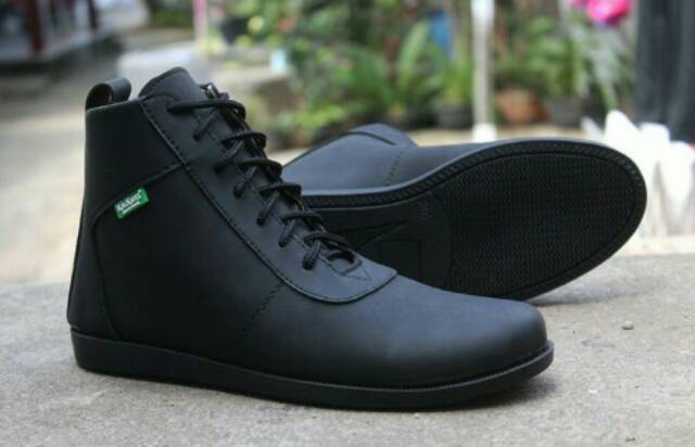 Sepatu Boots Kickers