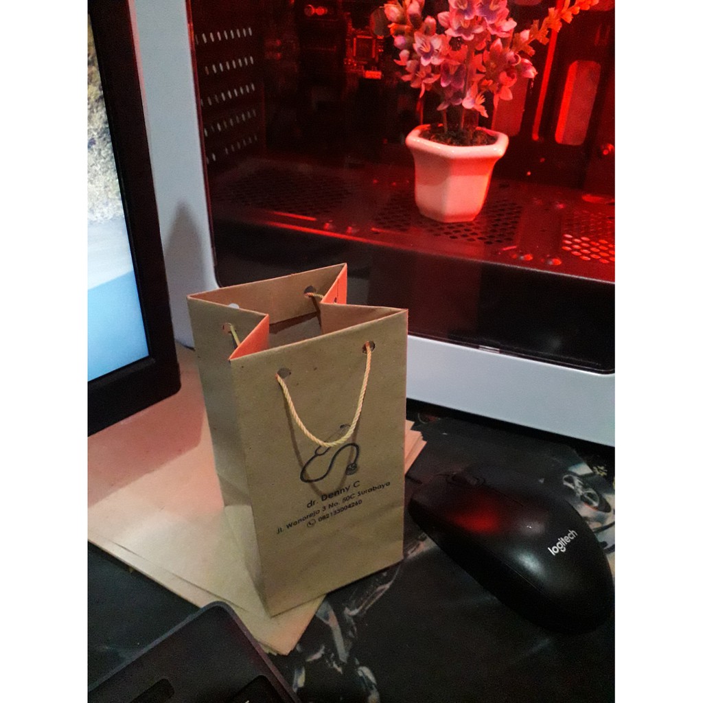 

Paperbag Tempat Gelas Size 7 x 7 x 14cm - Paper Bag Custom Designs