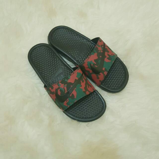 nike flip flops camo