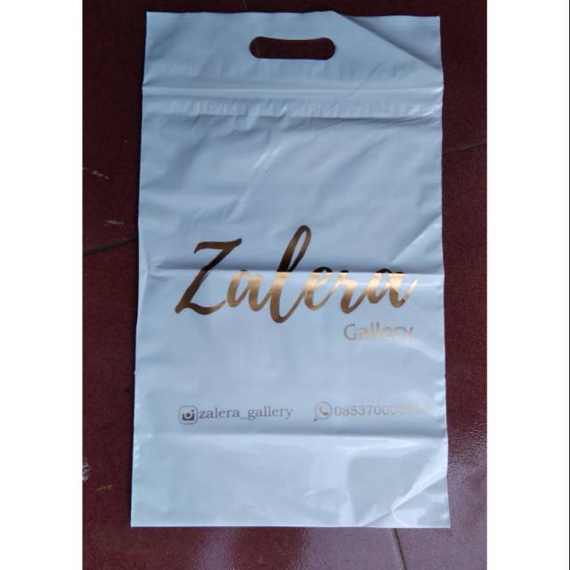 

Plastik klip plong sablon putih