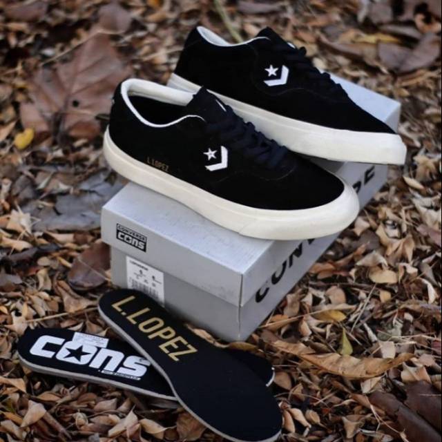 Sepatu Converse Louie Lopez