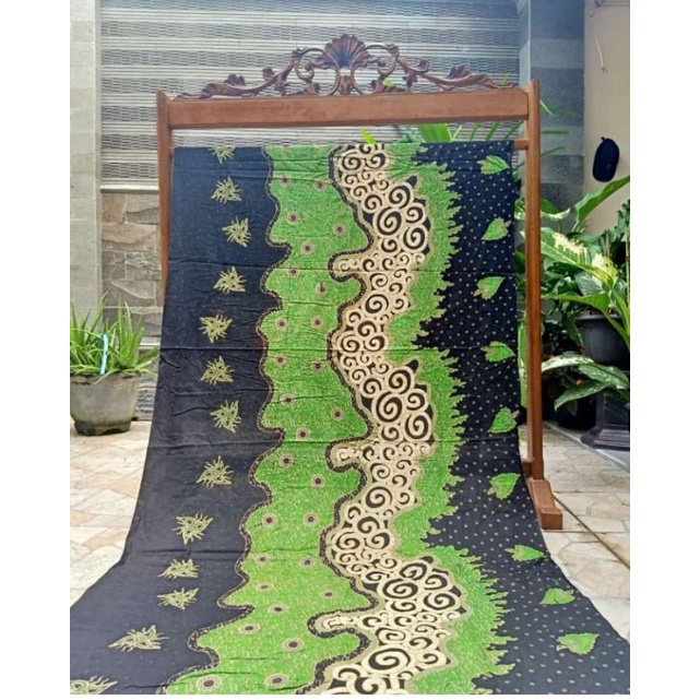 15 Motif kain batik motif terbaru / Batik madu / kain batik halus / batik tulis / batik cap / batik lianasari / batik nurhasida / batik Prabuseno / batik aluna / batik windasari batik widya kusuma / kain batik solo / kemeja batik sragen / batik solo murah