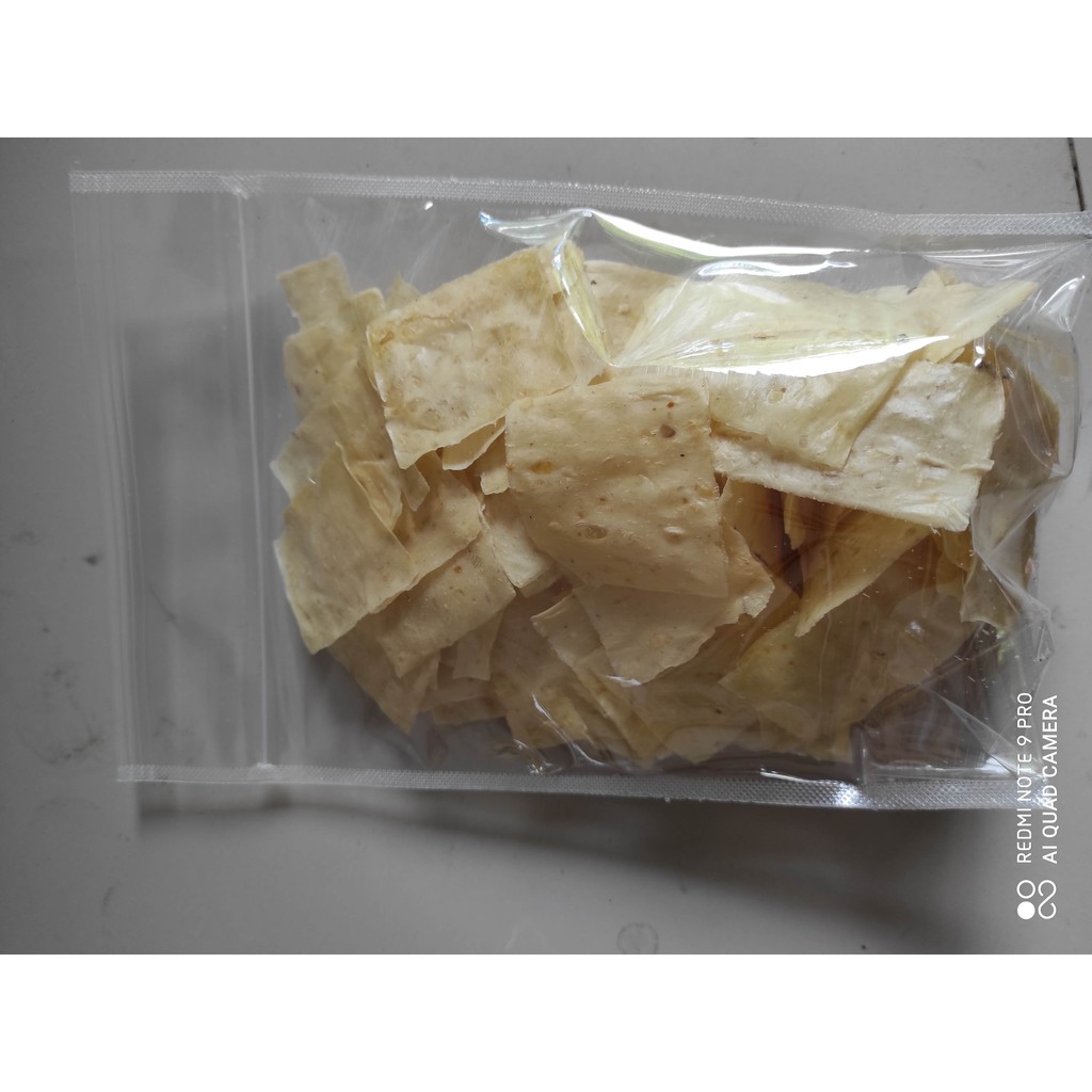 

MAKANAN RINGAN KUE BAWANG GURIH DAN RENYAH COCOK UNTUK TEMAN MINUM KOPI DAN NGOBROL BERSAMA.