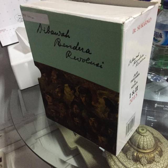 Dibawah bendera revolusi jilid 1