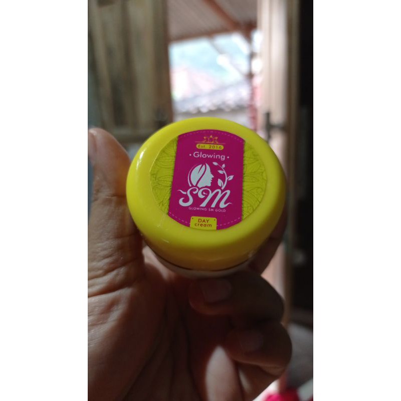 Sm glowing ecer day cream night
