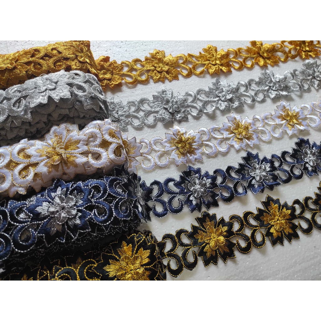 Renda roll bunga timbul motif seruni