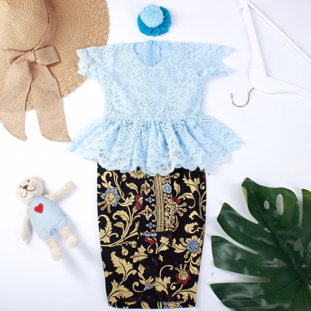 Azzafran – Kebaya Tania Anak Perempuan Brokat Elegan dengan Rok Batik