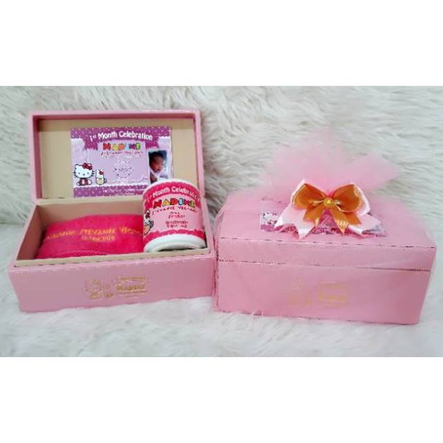 Hampers box tissue isi mug printing dan handuk bordir