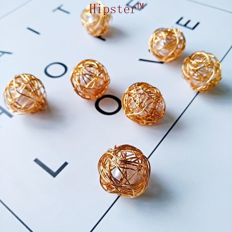 Best Selling Exquisite Elegant Rose Golden Hollow Natural Freshwater Pearl Pendant Fashion Temperament Clavicle Chain