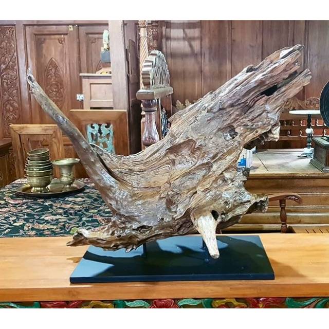 Pajangan kayu akar jati