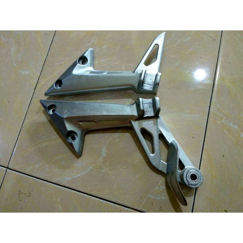 FOOT STEP BELAKANG YAMAHA MX LAMA ORIGINAL